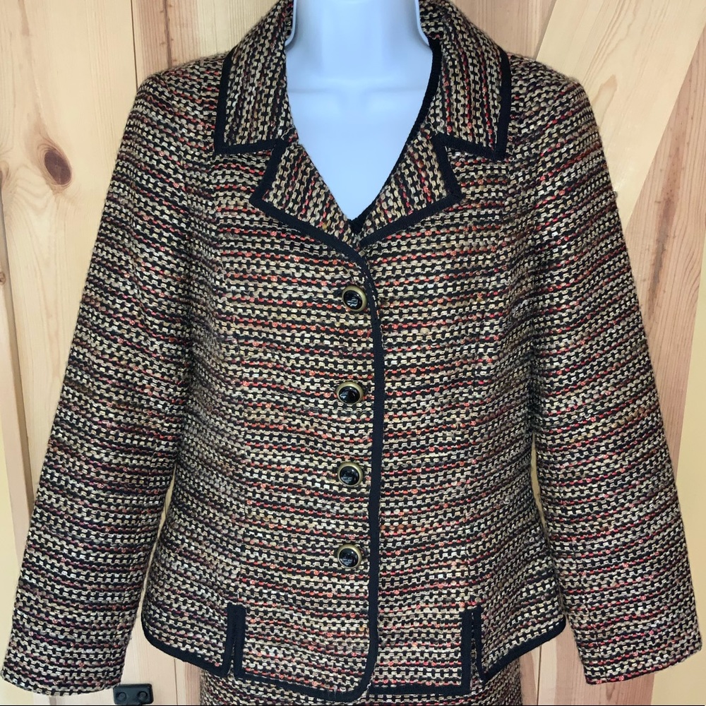 Doncaster Collection 2 Piece Skirt and Jacket Suit Set (Both Size 8) - Picture 4 of 15